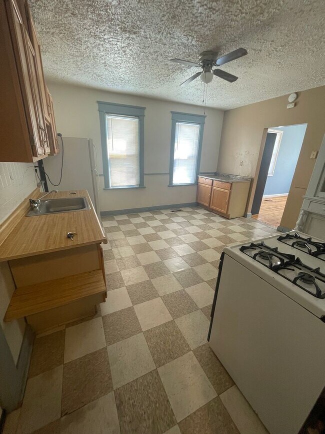Building Photo - *30 Days of FREE RENT With SIGNED LEASE!* ...