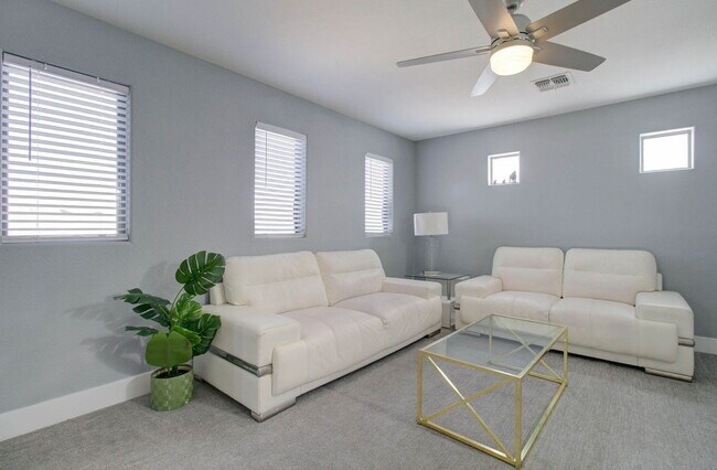 Building Photo - 8317 S 45th Ln