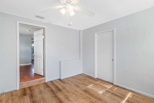 Building Photo - Lovely Largo Home