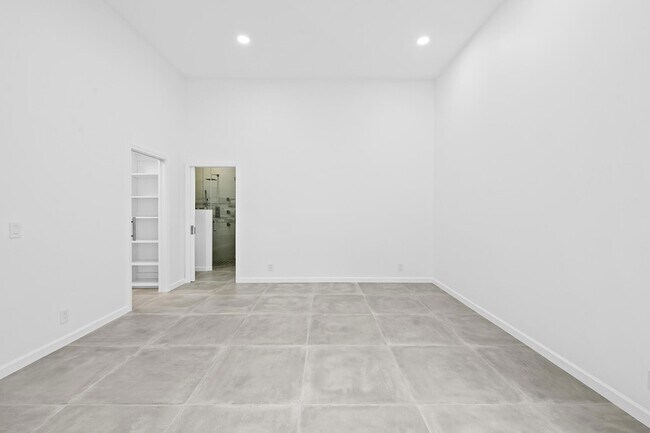 Building Photo - 2480 NW 66th Dr