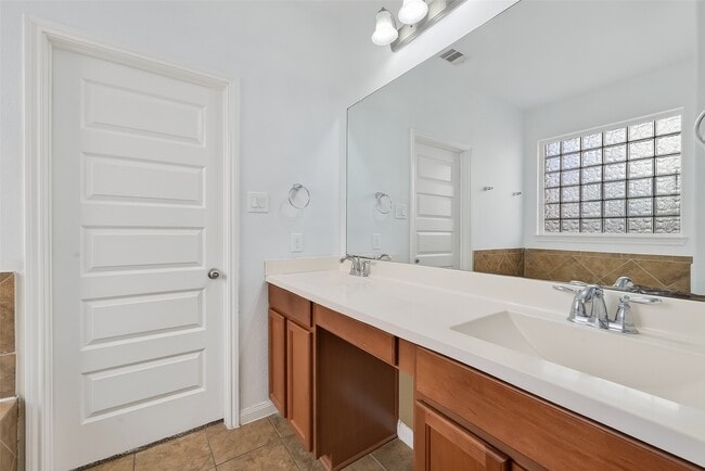 Building Photo - 20515 Bandrock Terrace