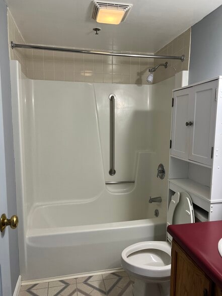 Building Photo - 10 Kellogg Rd