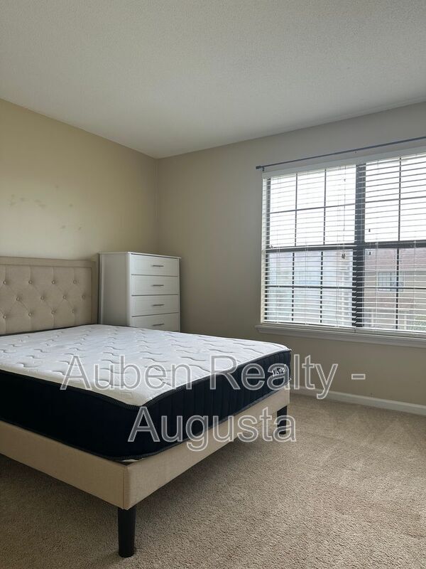 Building Photo - 204 1/2 W Buena Vista Drive