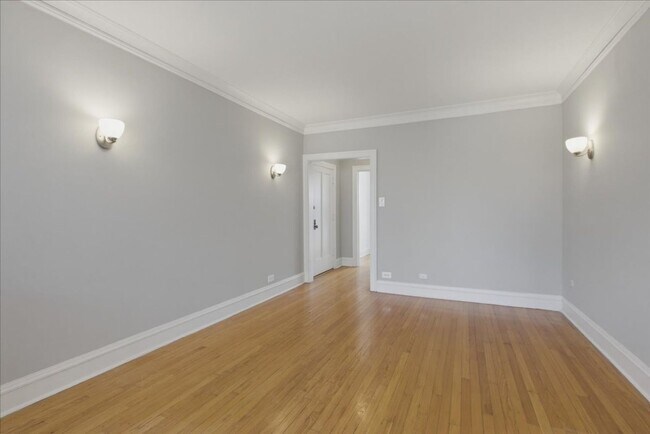 Building Photo - Large One Bedroom in Andersonville