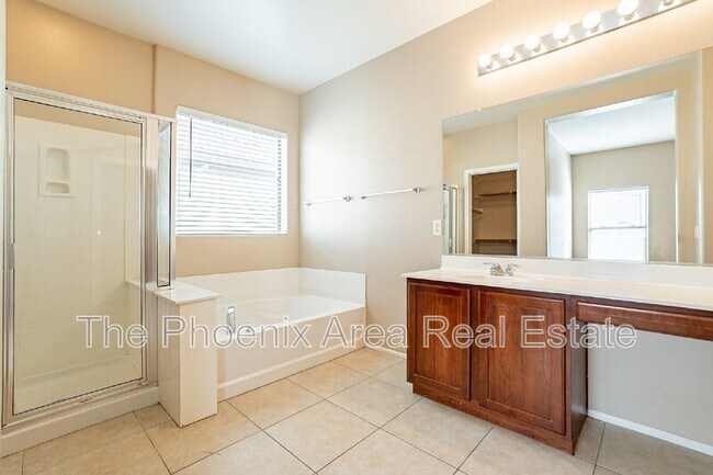 Building Photo - 44415 W Knauss Dr