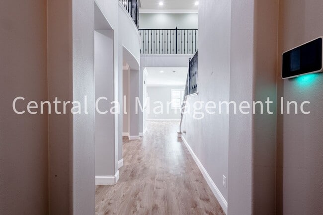 Building Photo - 5 Bedroom/3 Bath Home with Paid Solar System - $3095 Per month!