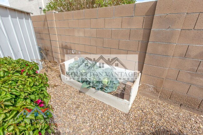 Building Photo - 21139 E Cherrywood Dr