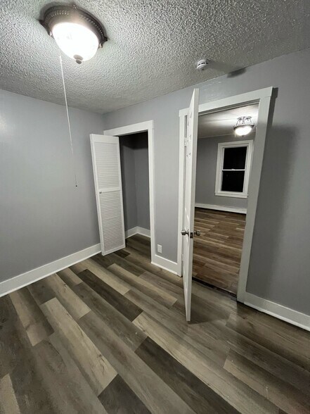 Building Photo - 226 Farmington Ave