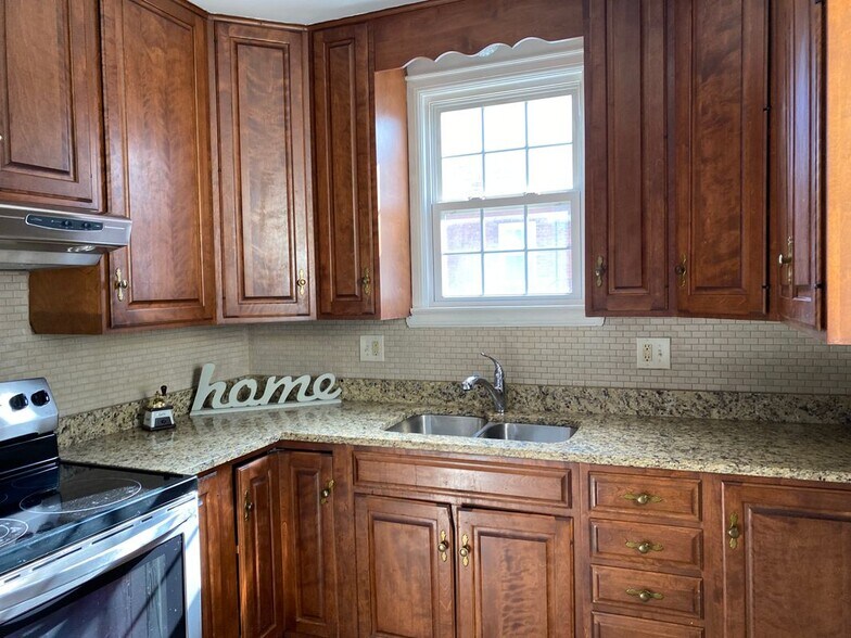 Building Photo - 129 Garber Ln