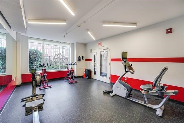 Building Photo - 1100 Maxwell Ln