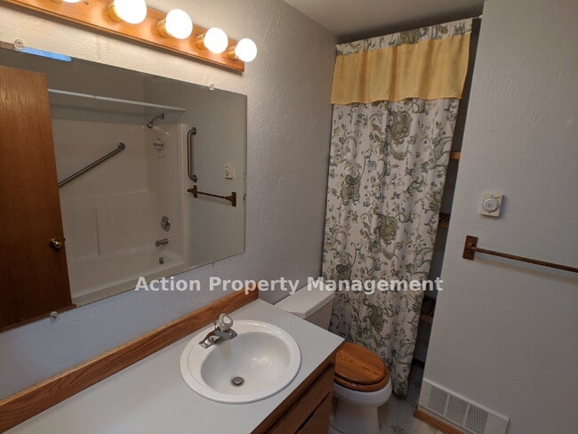 Building Photo - 2 bed + 1 office, 2 bathrooms, in Sequim