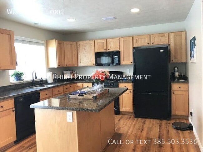 Building Photo - 1061 Fox Hollow Dr