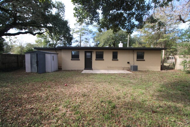 Building Photo - Affordable 3/1 Home in West Pensacola with...