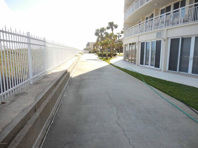 Building Photo - 903 Ocean Dr S