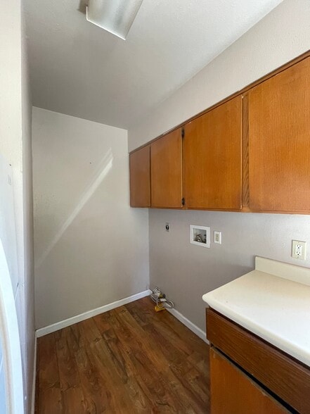 Building Photo - 415 H St