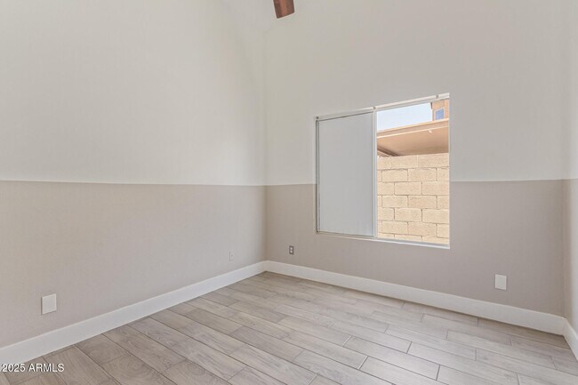 Building Photo - 15824 N 33rd Pl