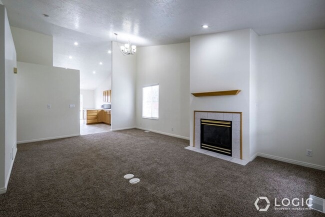 Building Photo - Beautiful Home in Orem!