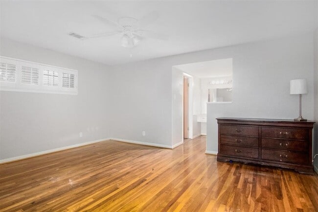 Building Photo - 4015 Mischire Dr