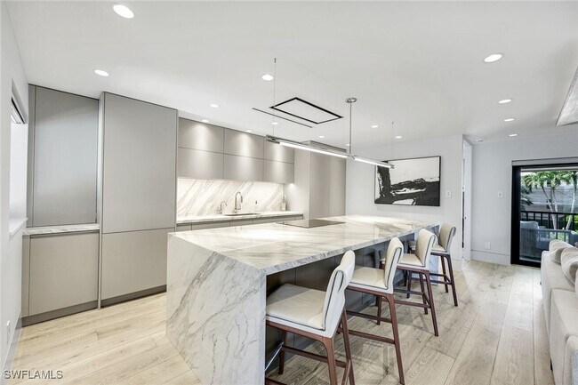 Building Photo - 295 5th Ave S