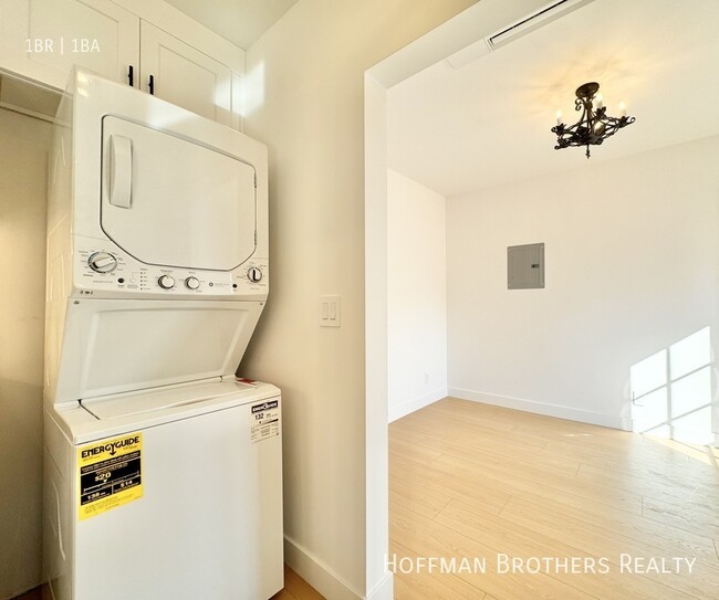 Building Photo - 2818 1/2 S Sycamore Ave-