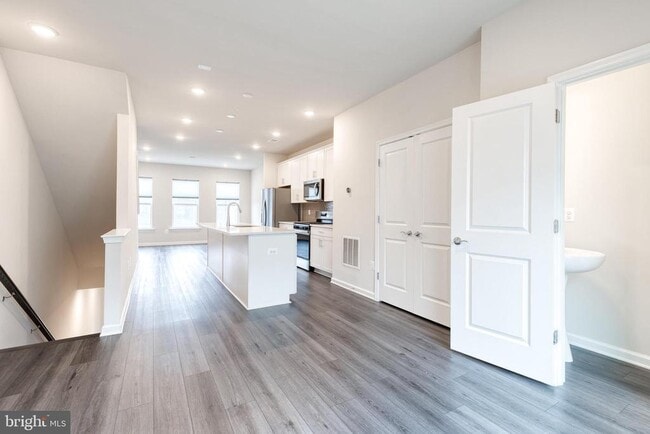 Building Photo - 297 Freshet Ln