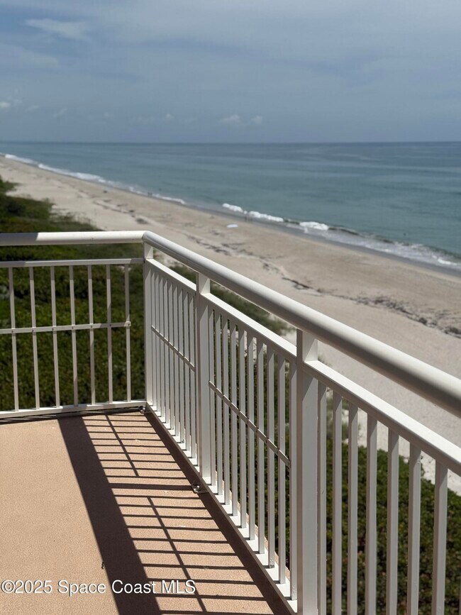 Building Photo - 877 N Hwy A1A