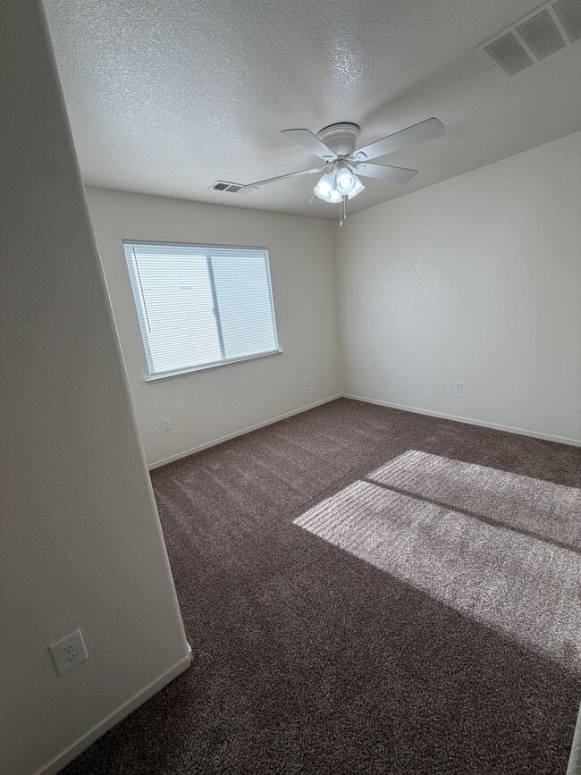 Building Photo - 1501 Arnold Ct