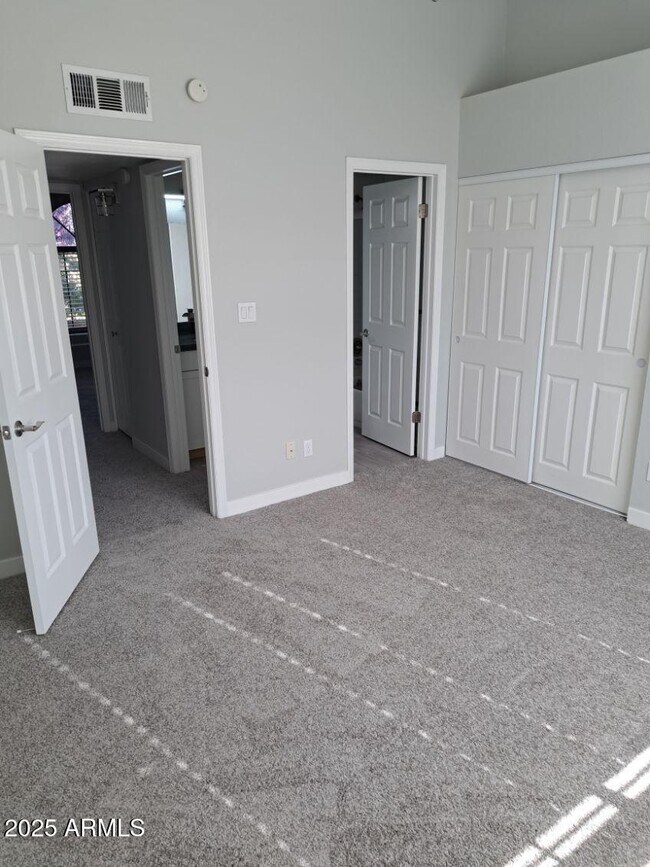 Building Photo - 3719 E Inverness Ave