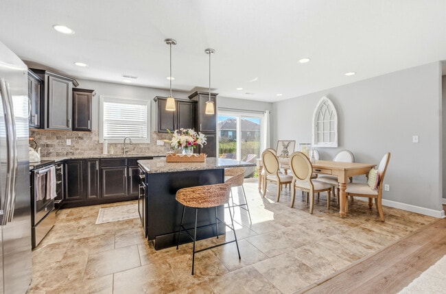 Building Photo - 7412 Oakley Dr