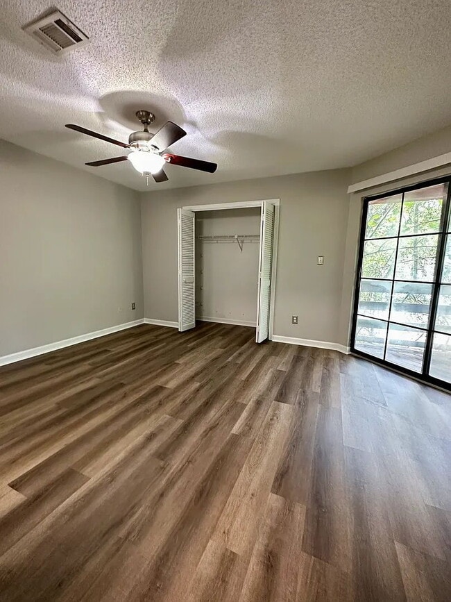 Building Photo - "Two story, 2 bedroom / 2.5 bathroom townhome near Hilaman Golf Course available for August move-...