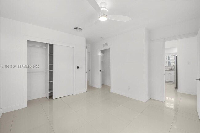 Building Photo - 1627 Moffett St