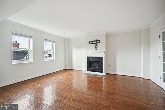 Building Photo - 1727 R St NW