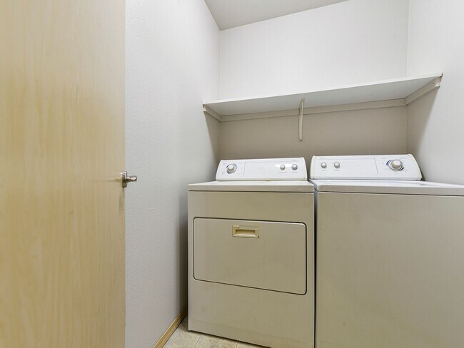 Building Photo - 22471a