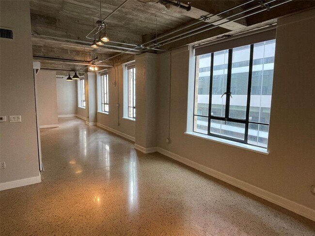 Building Photo - 710 Colorado St
