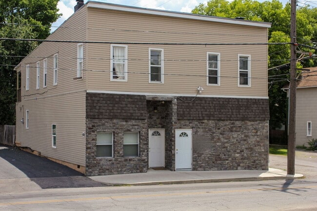 Building Photo - 77 1/2 E 7th Ave