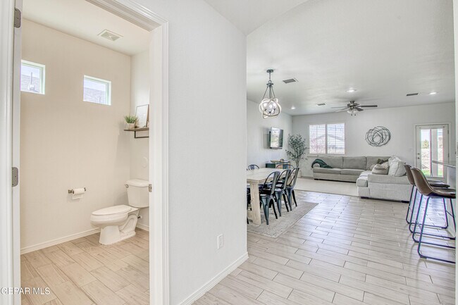 Building Photo - 7517 Red Cedar Dr