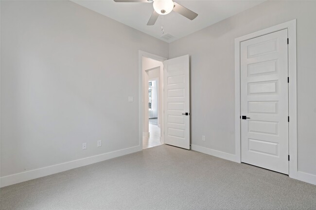 Building Photo - 7327 Sunny Oak Ln
