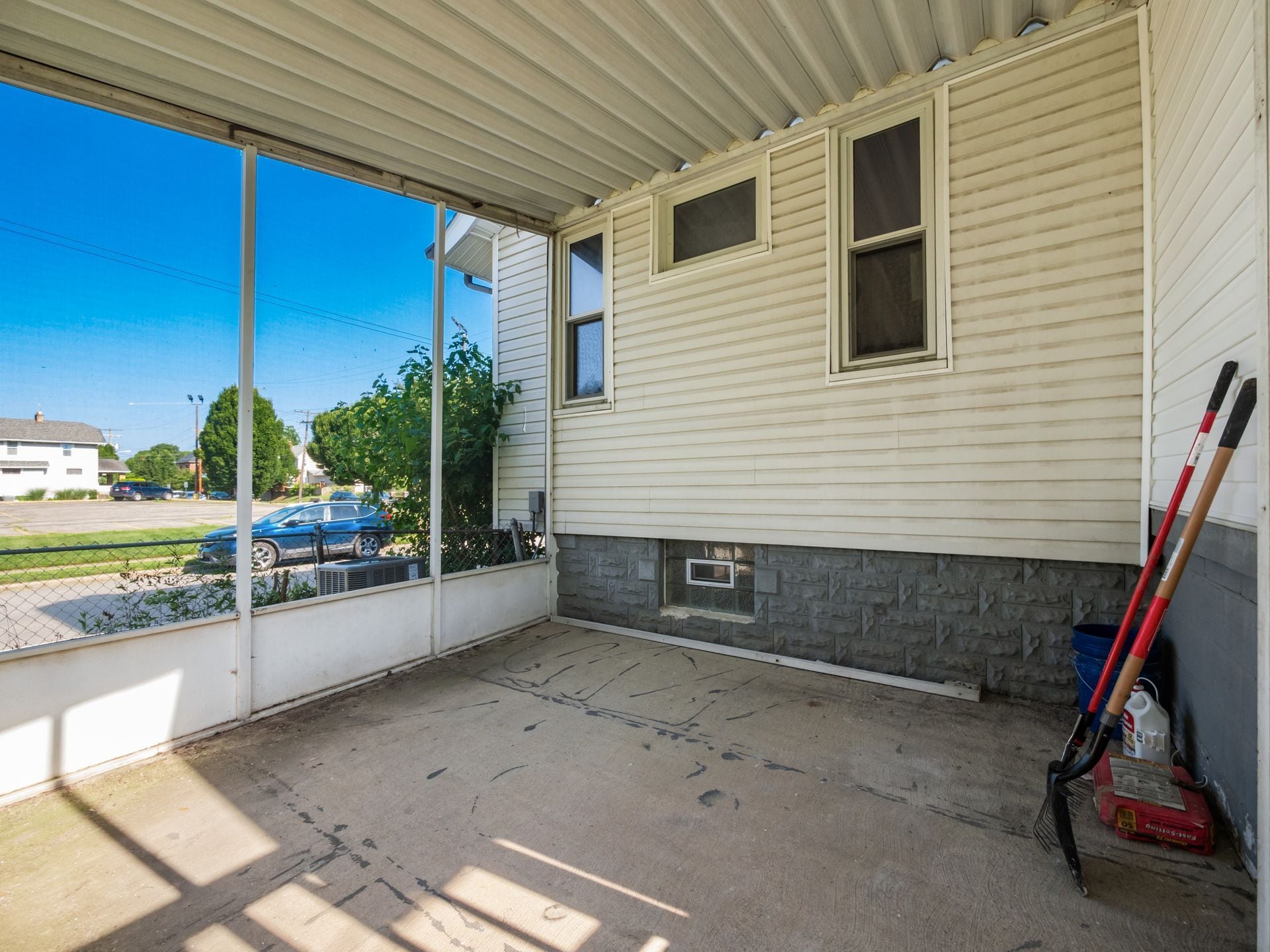 Building Photo - 211 E Jenkins Ave