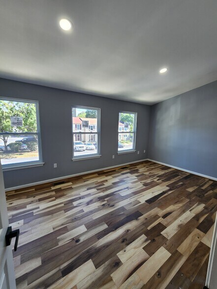 Building Photo - 14826 London Ln