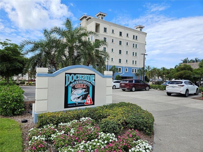 Building Photo - 503 N Tamiami Trail