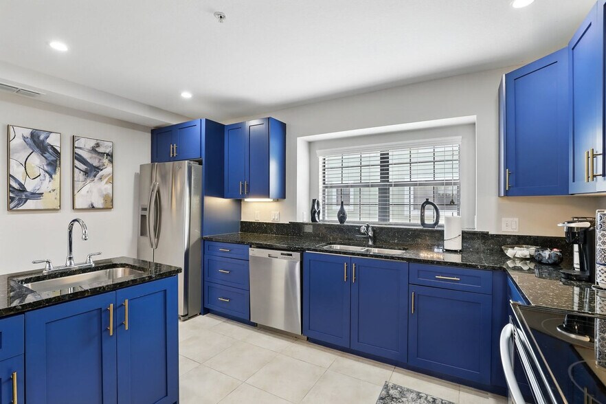 Building Photo - 14545 Damai Ln