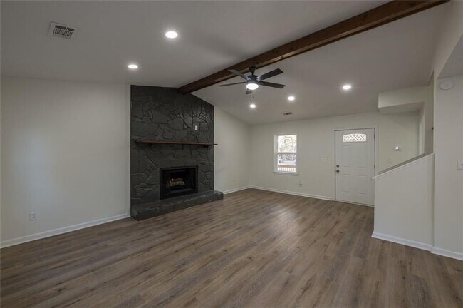 Building Photo - 5081 Hubert Dr