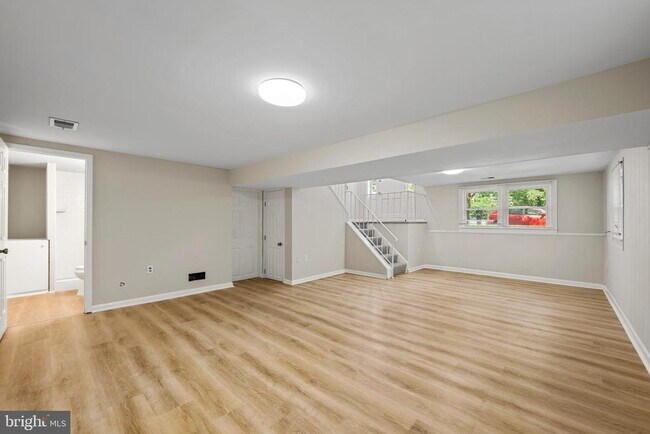 Building Photo - 908 Country Terrace