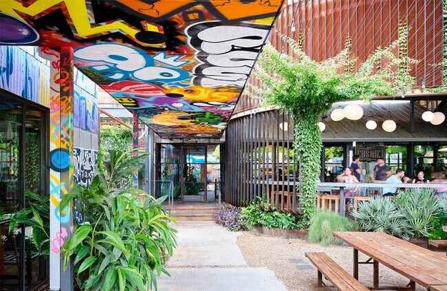 Building Photo - 2311 Santa Rita St