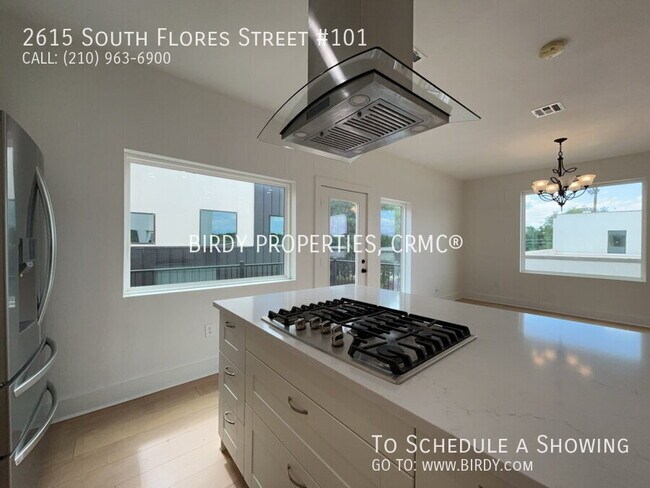Building Photo - 2615 S Flores St