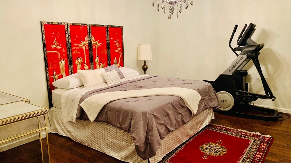 Building Photo - 2828 N 61st Pl