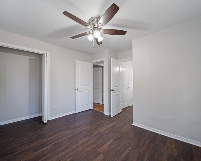Building Photo - 2371 Swallow Cir SE