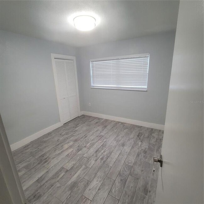 Building Photo - 409 S Lakeland Ave