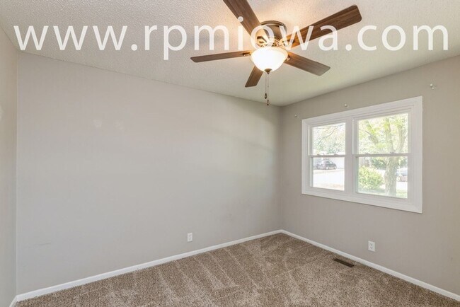 Building Photo - WONDERFUL RANCH HOME!! 2 Bed, 1 Bath Home in Ankeny