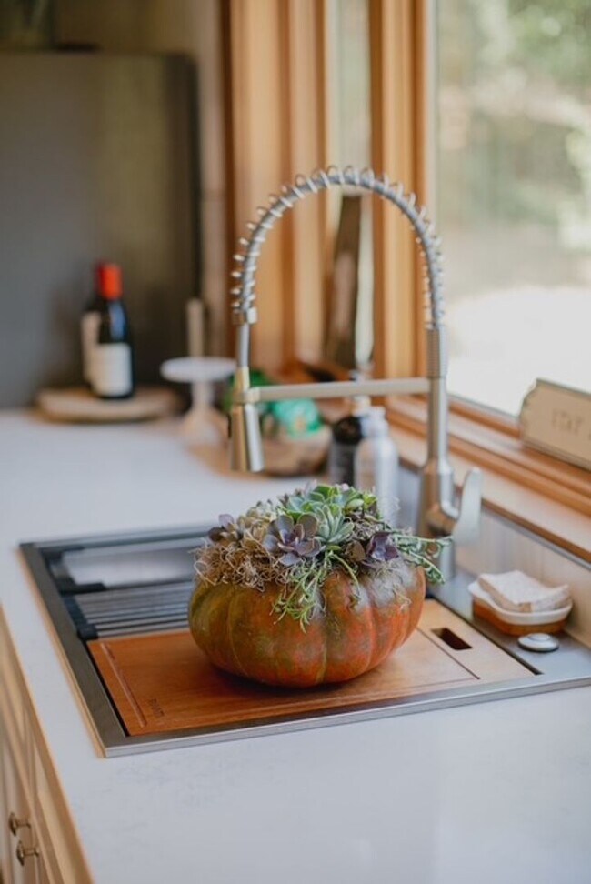 Building Photo - The Blue Pig Loft